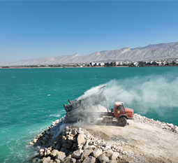 احداث موج شکن های توسعه بندر کنگان